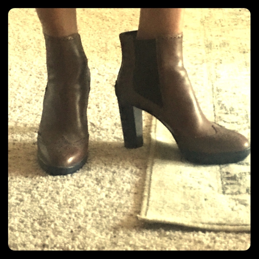 Tods wingtip ankle boots